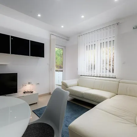 Apartment Kaja In Center